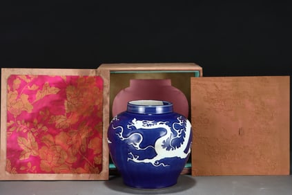 An Exquisite Blue Glazed Dragon Pattern Jar