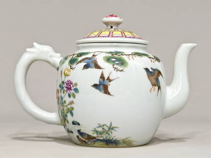 An Exquisite Famille-Rose Flower and Bird Pattern Teapot: An Exquisite Famille-Rose Flower and Bird Pattern Teapot Qing Dynasty, China Qianlong Six-character Mark Size:4.7inx6.9in&#31881;&#24425;&#33457;&#40479;&#32441;&#33590;&#22774; &#20013;&#22269;&#2816