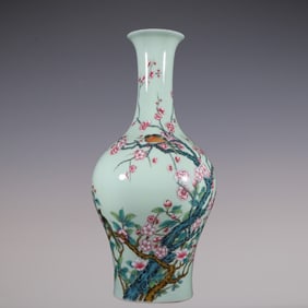 An Exquisite Enamel Flower and Bird Pattern with poem Vase