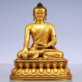 An Exquisite Gilt Bronze Statue of Sakyamuni