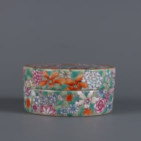 An Exquisite Famille-Rose Flower Pattern Box