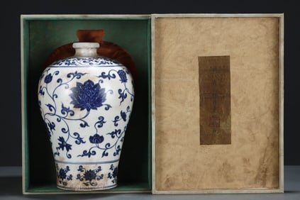 An Exquisite Blue and White Lotus Pattern Vase