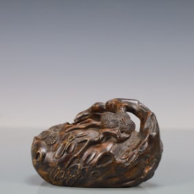 A Exquisite Eaglewood Pine Pattern Ornament