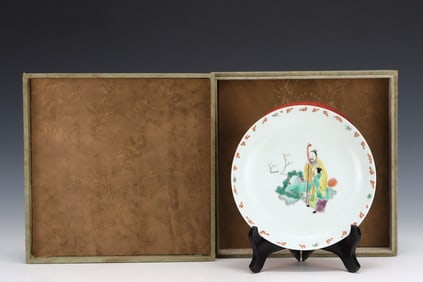 An Exquisite Famille-Rose Figure Pattern Lotus Pattern Plate