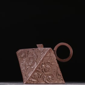 An Exquisite Purple Sands Flower Pattern Teapot