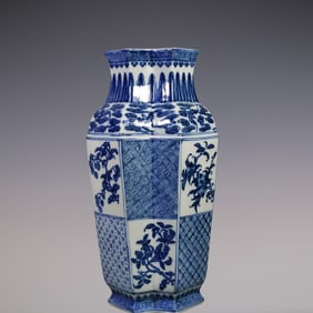 An Exquisite Blue and White Flower and Fruit Pattern Vase