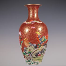 An Exquisite Enamel Flower and Bird Pattern Seawater Pattern Vase