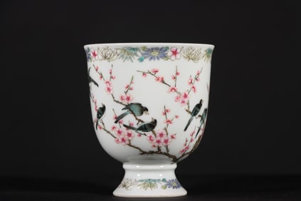 An Exquisite Famille-Rose Flower and Bird Pattern Cup