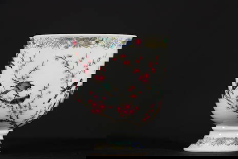 An Exquisite Famille-Rose Flower and Bird Pattern Cup: An Exquisite Famille-Rose Flower and Bird Pattern Cup Qing Dynasty, China Qianlong Six-character Mark Size:3.5inx3.1in&#31881;&#24425;&#21916;&#19978;&#30473;&#26786;&#39640;&#36275;&#26479; &#20013;&