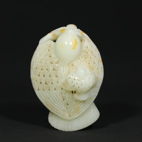 An Exquisite White Jade Bird Hand Piece