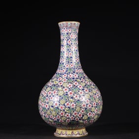 An Exquisite Famille-Rose Painted Gold Flower Pattern Vase
