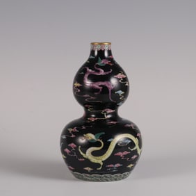 An Exquisite Famille-Rose Dragon Pattern Seawater Pattern Gourd-Shaped Vase