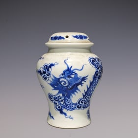 An Exquisite Blue and White Dragon Pattern Jar
