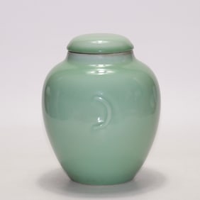 An Exquisite Celadon Glazed Jar