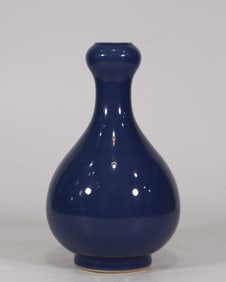 An Exquisite Ji Blue Glazed Vase