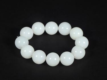 An Exquisite White Jade Bracelets