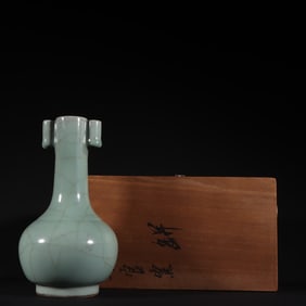 An Exquisite Long quan yao Double-Ears Vase