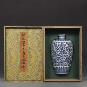 An Exquisite Blue and White Lotus Pattern Vase