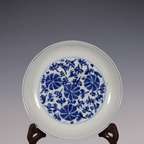 An Exquisite Blue and White Flower Pattern Plate