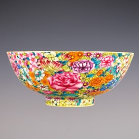 An Exquisite Famille-Rose Flower Pattern Bowl