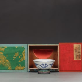 An Exquisite Blue and White Lotus Pattern Bowl