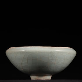 An Exquisite Guan yao Celadon Glazed Bowl