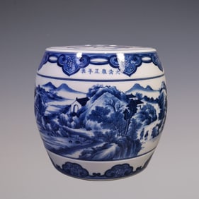 An Exquisite Blue and White Landscape and Figure Pattern Ornament