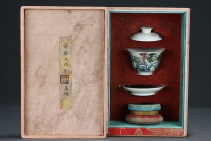 An Exquisite Famille-Rose Landscape and Figure Pattern Bowl