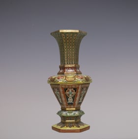 An Exquisite Enamel Painted Gold Flower and Bird Pattern Lotus Pattern Vase