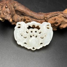 An Exquisite White Jade Bats and Peach Pattern Pendant