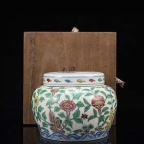 An Exquisite Famille-Rose Flower and Butterfly Pattern Cover Jar