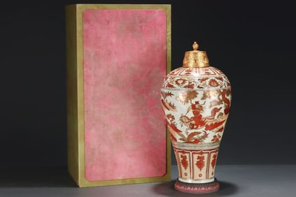 A Huge Iron-Red Painted Gold Character and Story Pattern Vase, With Gilt Cover