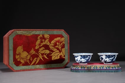 A Pair of Exquisite Blue and White Dragon Pattern Cups