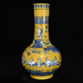An Exquisite Yellow Glazde Blue and White Character and Story Pattern Vase