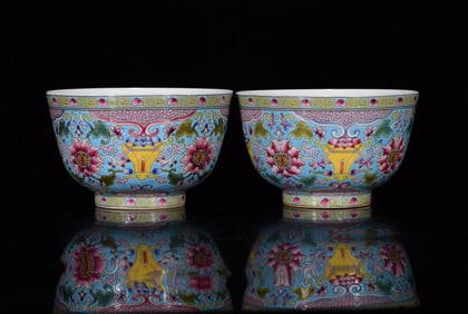 A Pair of Exquisite Famille-Rose Flower Pattern Bowls