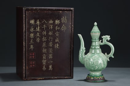 An Exquisite Longquan yao Dragon and Phoenix Pattern Ewer