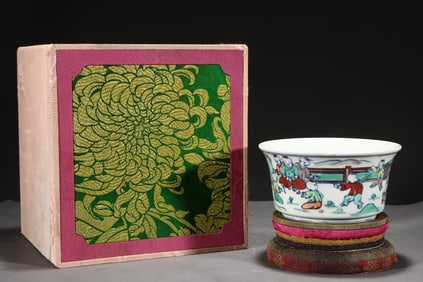 An Exquisite Doucai Character and Story Pattern Cup
