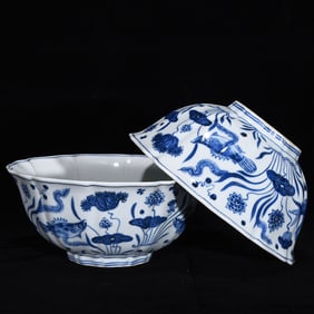 A Pair of Exquisite Blue and White Hornwort Pattern Bowl