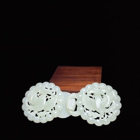 A Set of Fine White Jade Flower and Bird Pattern Ornaments