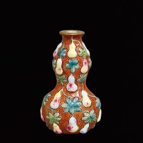 An Exquisite Coral Red Glazed Cover with Gold Gourd Pattern Gourd-Shaped Vase