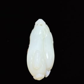 An Exquisite White Jade Hand Piece