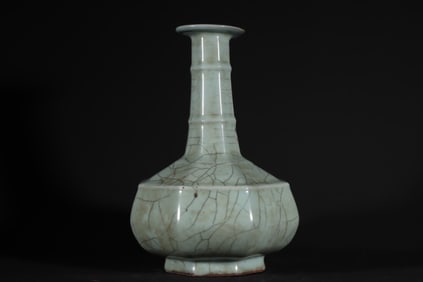An Exquisite Guan yao Celadon Glazed Vase