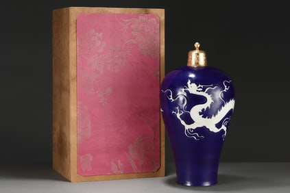 A Huge Ji Blue Glazed White Dragon Pattern Vase, with Gilt Cover