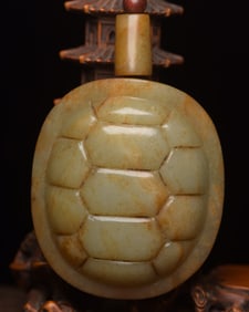 An Exquisite White Jade Turtle Pendant