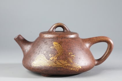 An Exquisite Purple Sands Painted Gold Fish Pattern Teapot