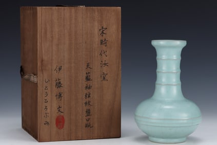 An Exquisite Ru yao Sky Blue Glazed Vase