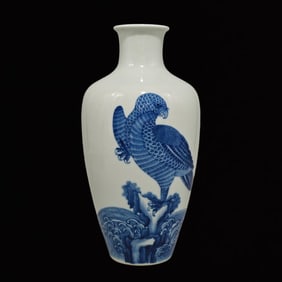An Exquisite Blue and White Eagle Pattern Vase