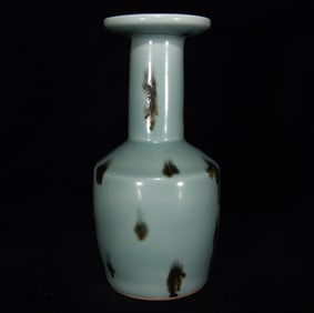 An Exquisite Longquan yao Vase