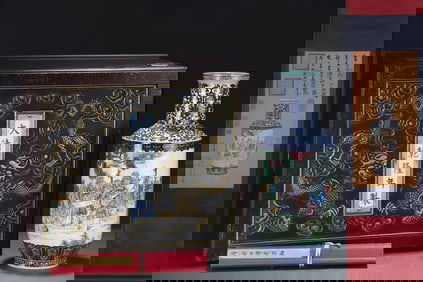 A Huge Blue and White Famille-Rose Character Story and Poem Pattern Painted Gold Vase, With Vertical