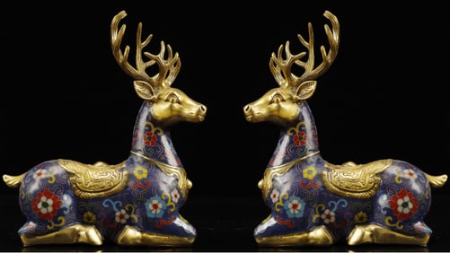 A Pair of Ecmxquisite Cloisonne Flower Pattern Deer Ornament